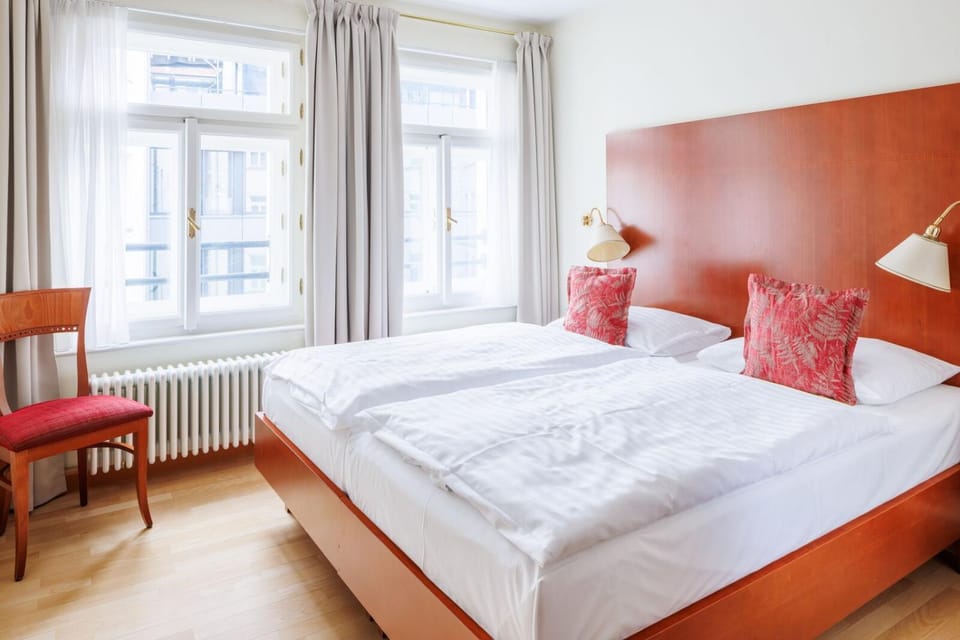 Bed, View (from property/room), Bedroom, Street view, Inner courtyard view