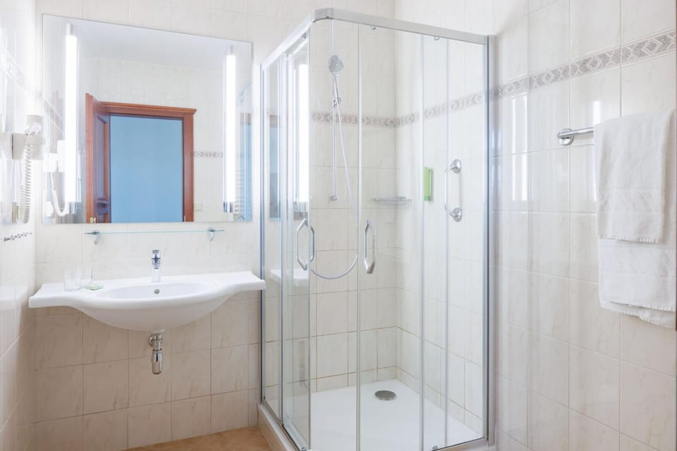 Shower, Bathroom, hair dryier, towels