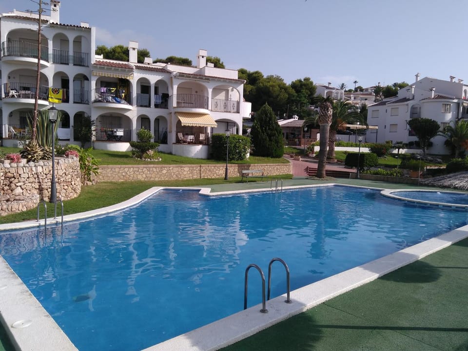 Swimming pool, Swimming pool