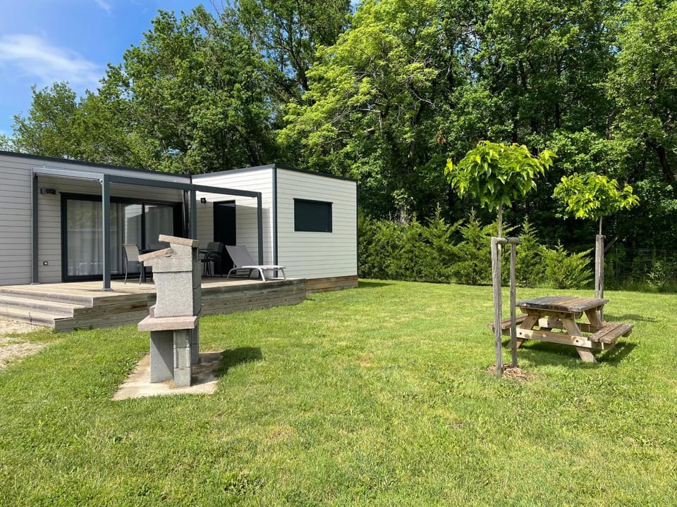 Patio, BBQ facilities