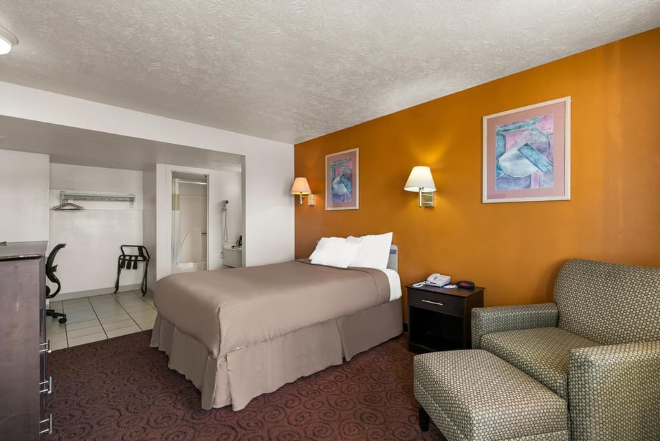 Bed, Seating area, Bedroom, hair dresser
