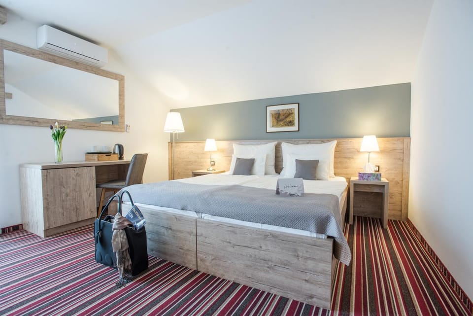 Bed, Photo of the whole room