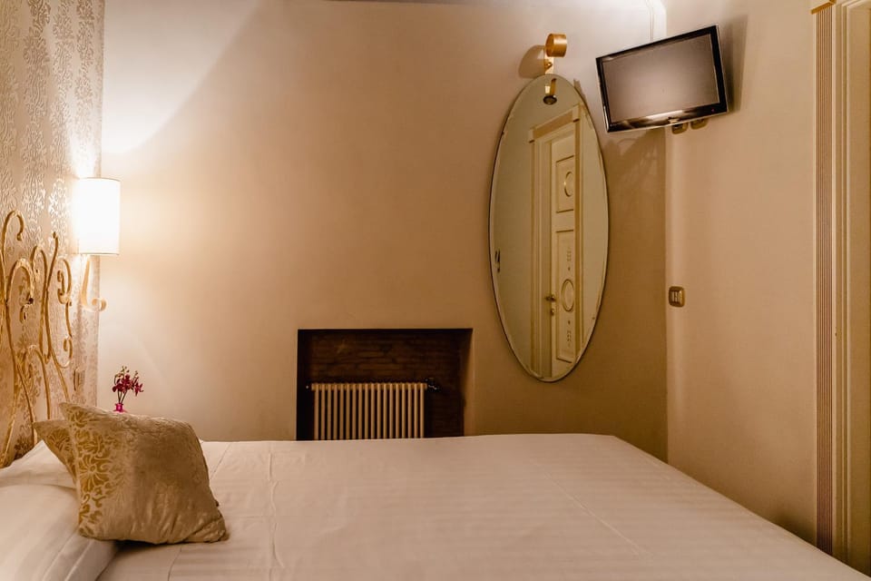 Locanda Del Sole-Roma Piazza Di Spagna Ripetta Bed and Breakfast in Rome