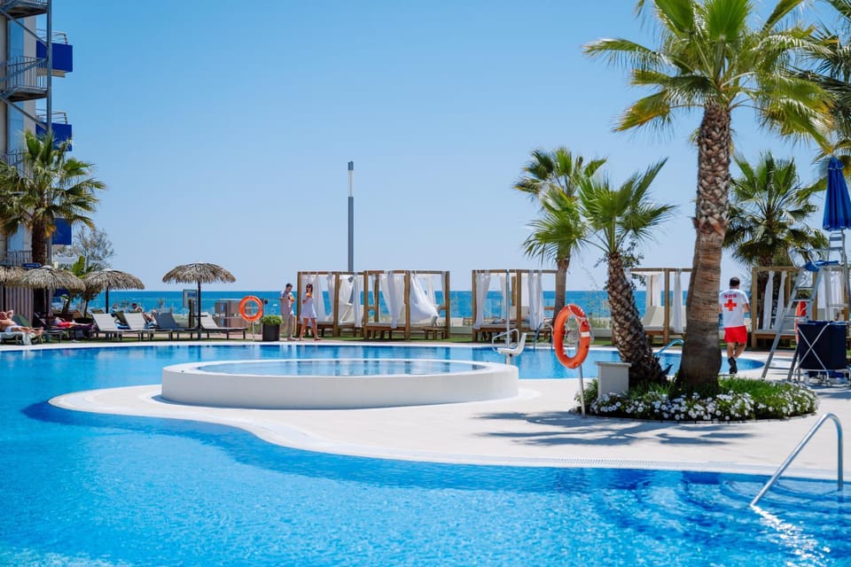 Pool view, Sea view, Swimming pool, sunbed