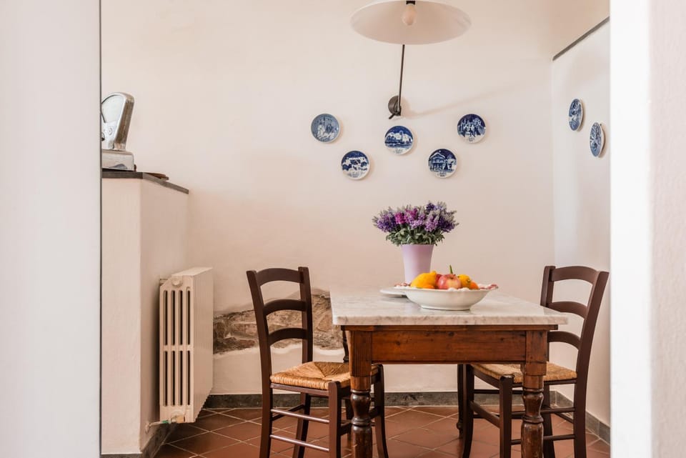 Kitchen or kitchenette, Dining area, kitchen