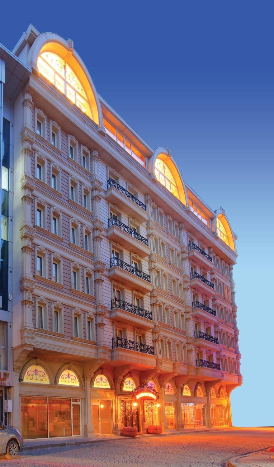 Property building, Facade/entrance, Decorative detail, City view, Sea view