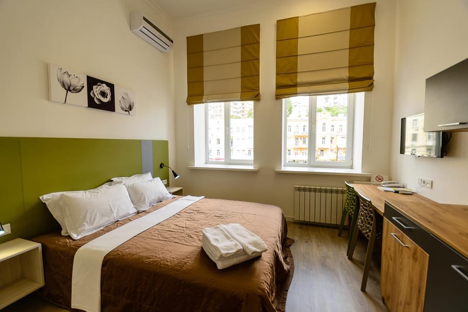 Kitchen or kitchenette, Bedroom