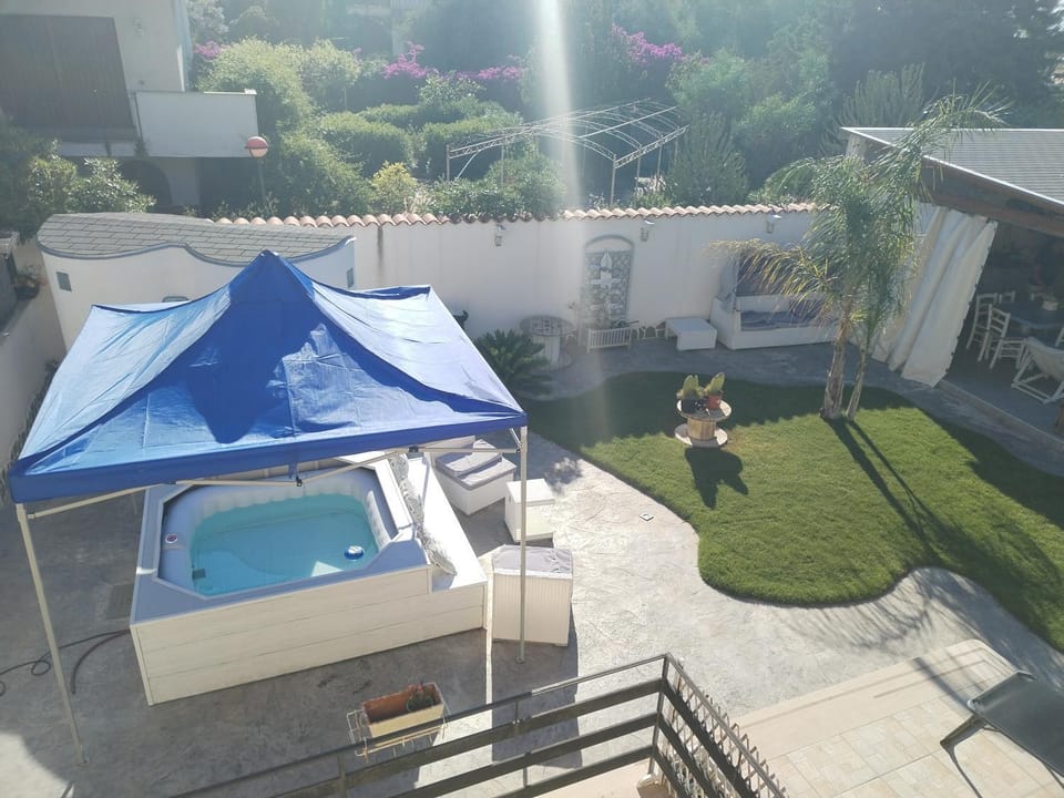 Hot Tub, Spa and wellness centre/facilities, Garden view