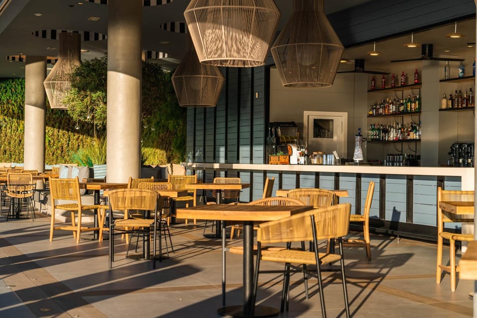 Day, Living room, Lounge or bar, Drinks