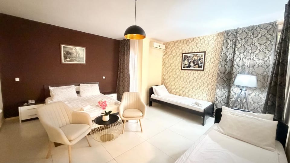 Bed, Living room, Photo of the whole room, Seating area, Bedroom