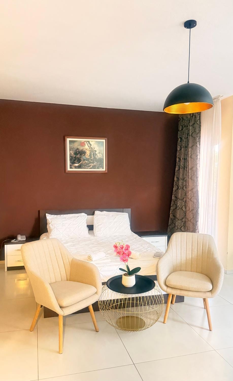 Bed, Seating area