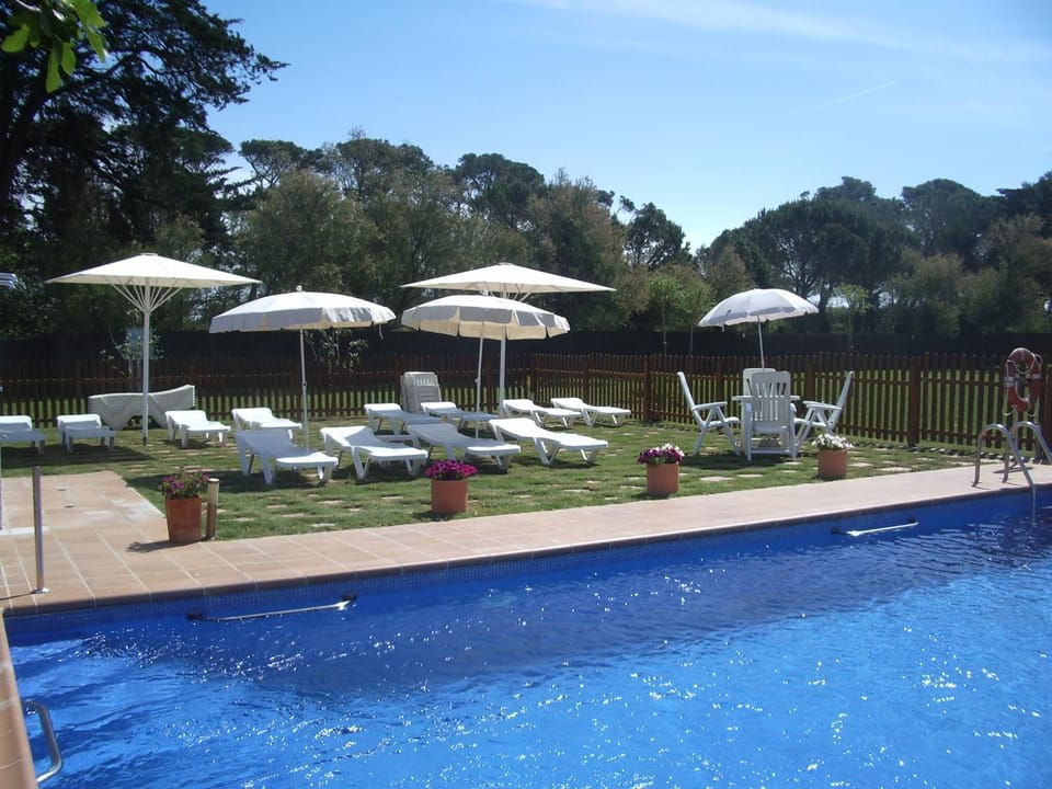 Swimming pool, Swimming pool