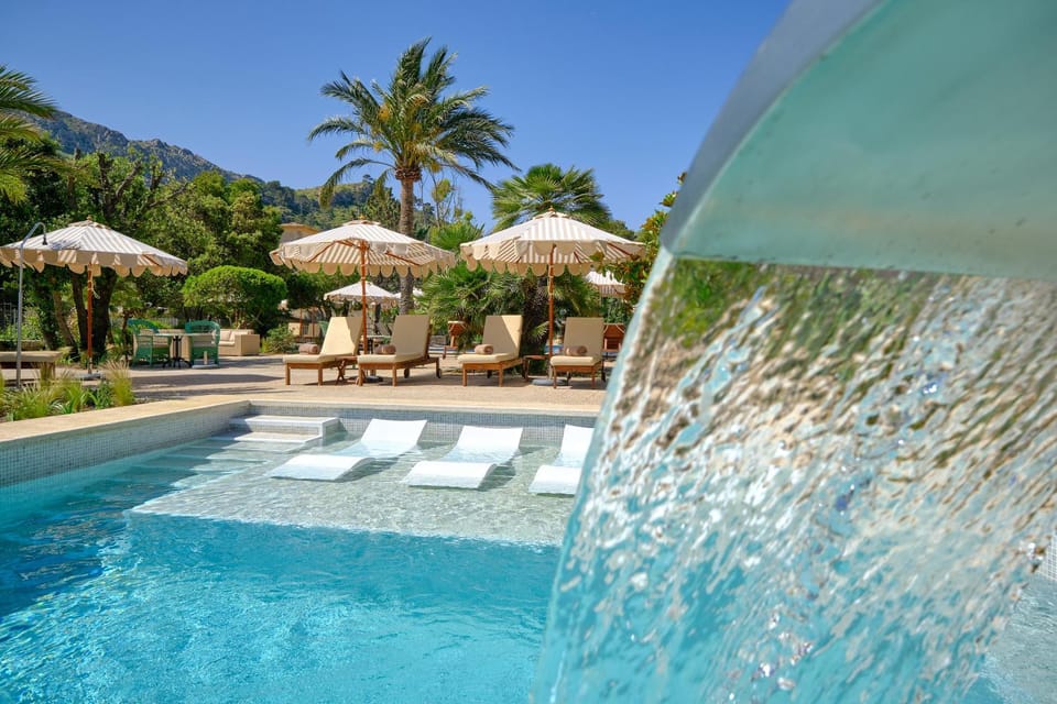 Day, Natural landscape, Mountain view, Pool view, Swimming pool, Swimming pool, sunbed
