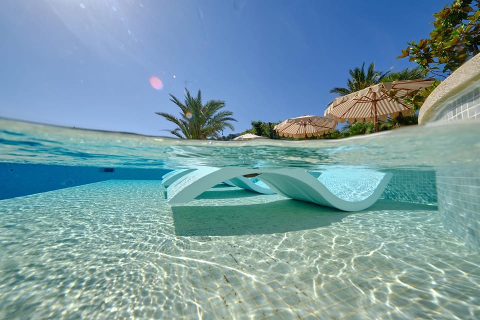 Day, Natural landscape, Pool view, Swimming pool, Swimming pool, sunbed