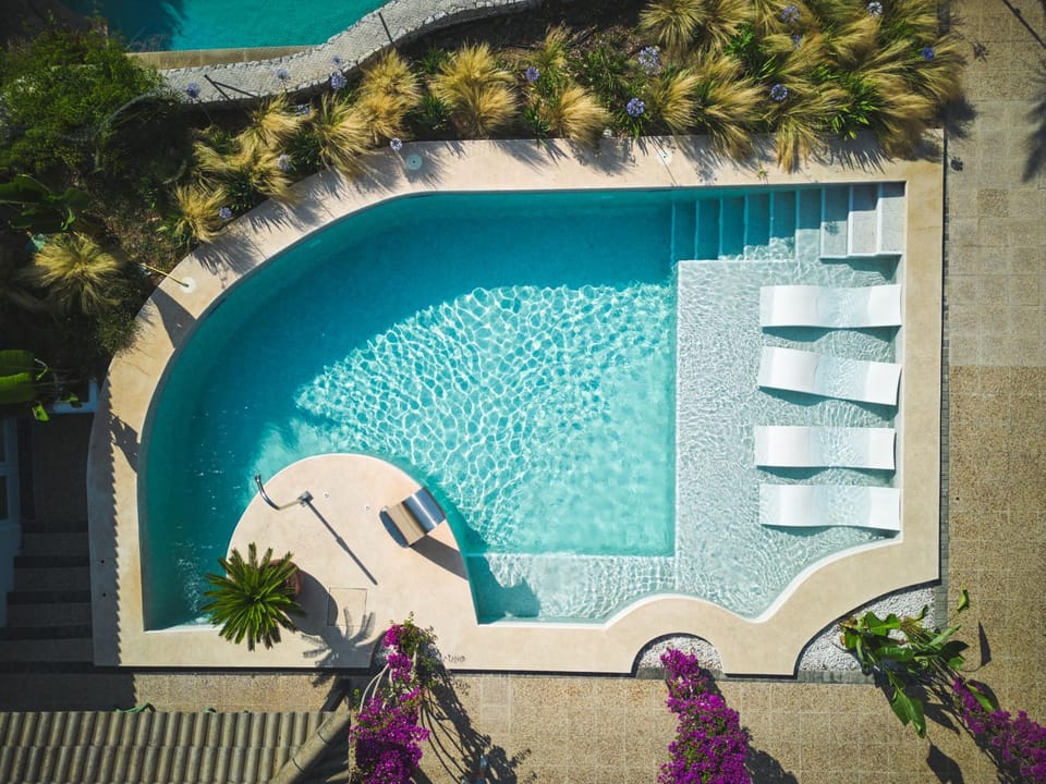 Day, Pool view, Swimming pool, sunbed