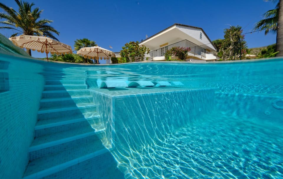 Property building, Day, Pool view, Swimming pool, sunbed