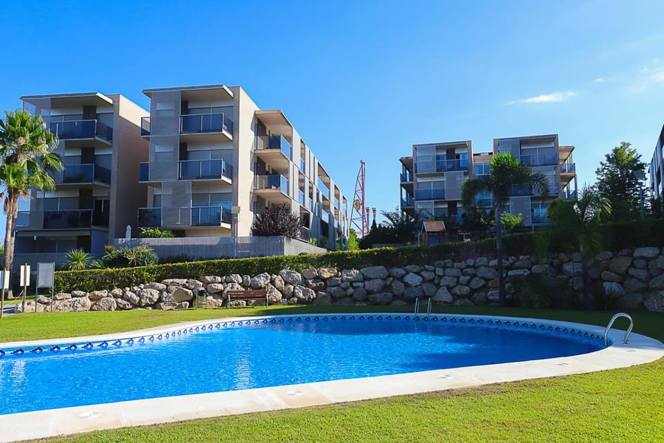 Property building, Swimming pool, Swimming pool