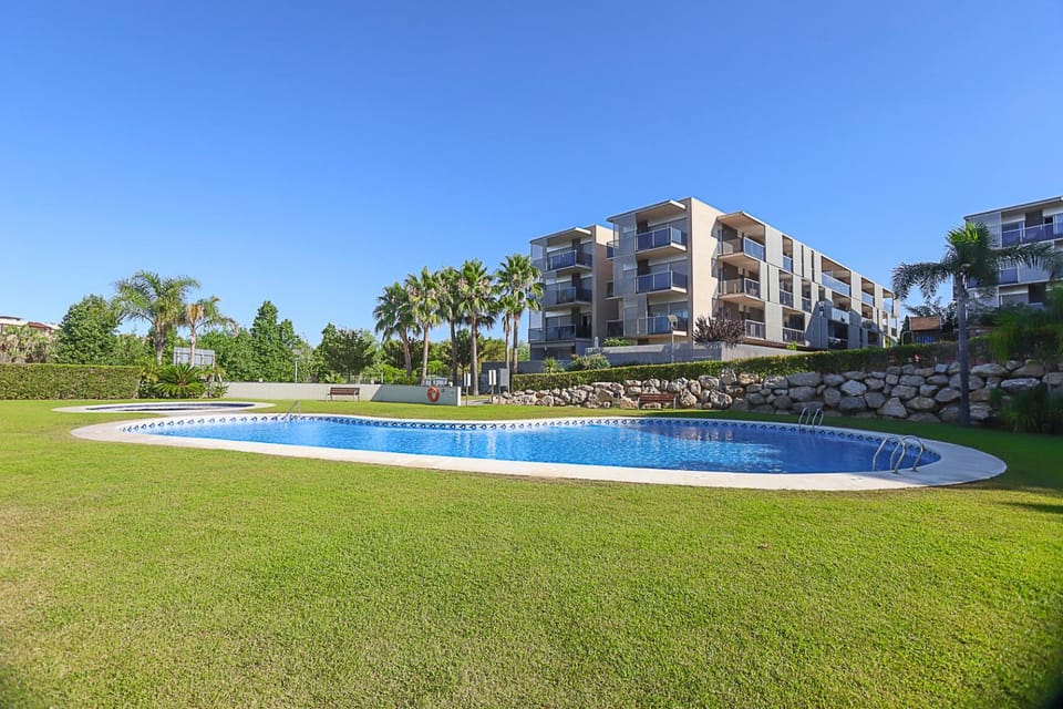Property building, Swimming pool, Swimming pool