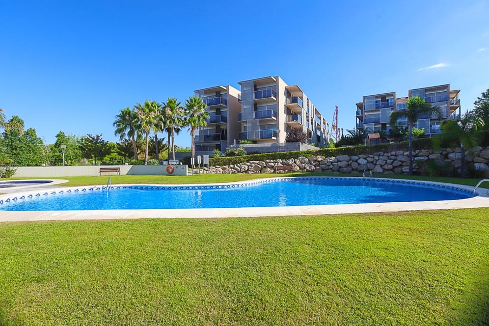 Property building, Swimming pool, Swimming pool