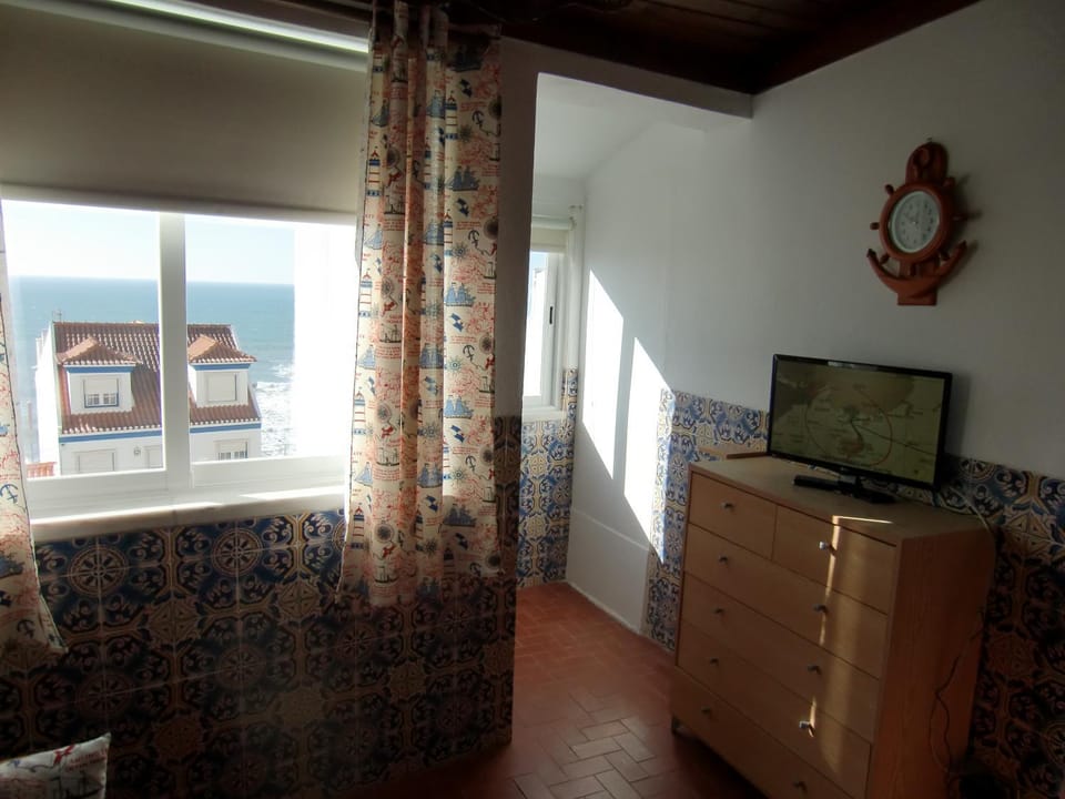 Communal lounge/ TV room, Sea view
