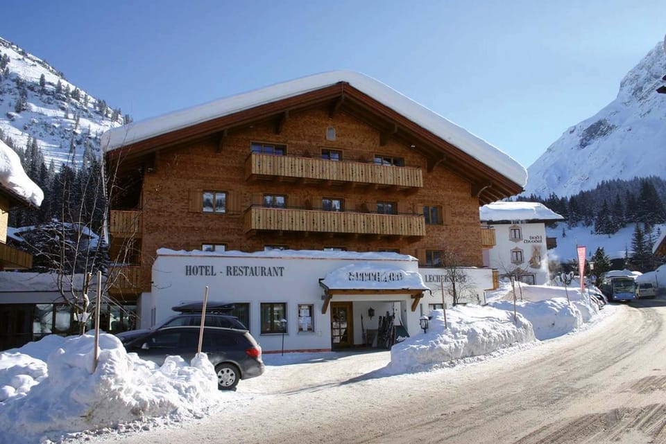 Property building, Facade/entrance, Winter