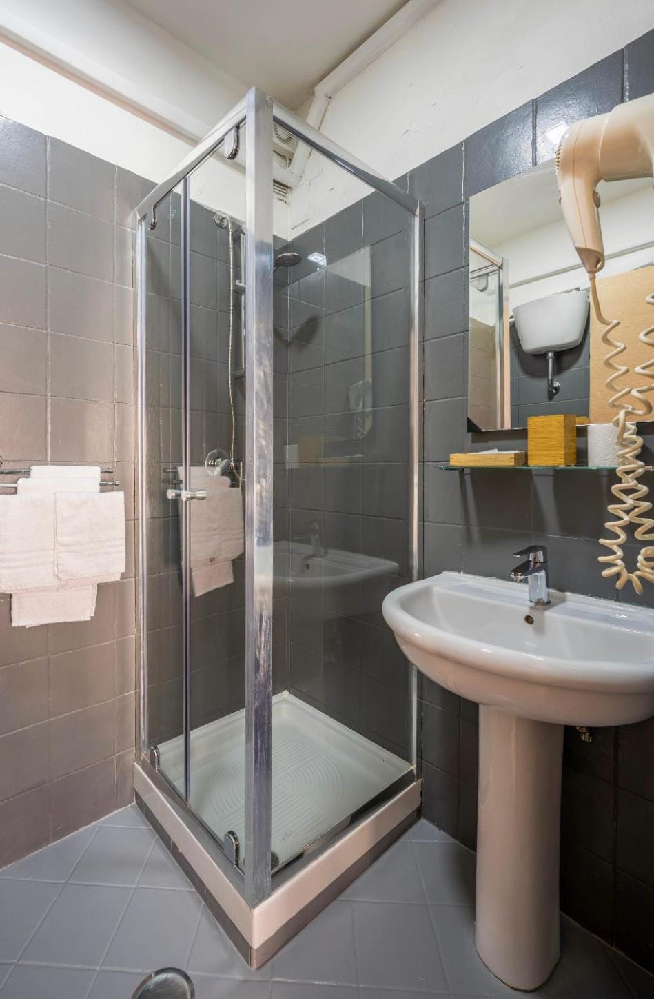 Shower, towels
