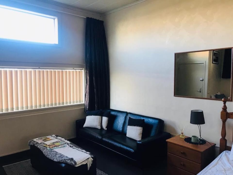 Otautau Hotel Hotel in Southland