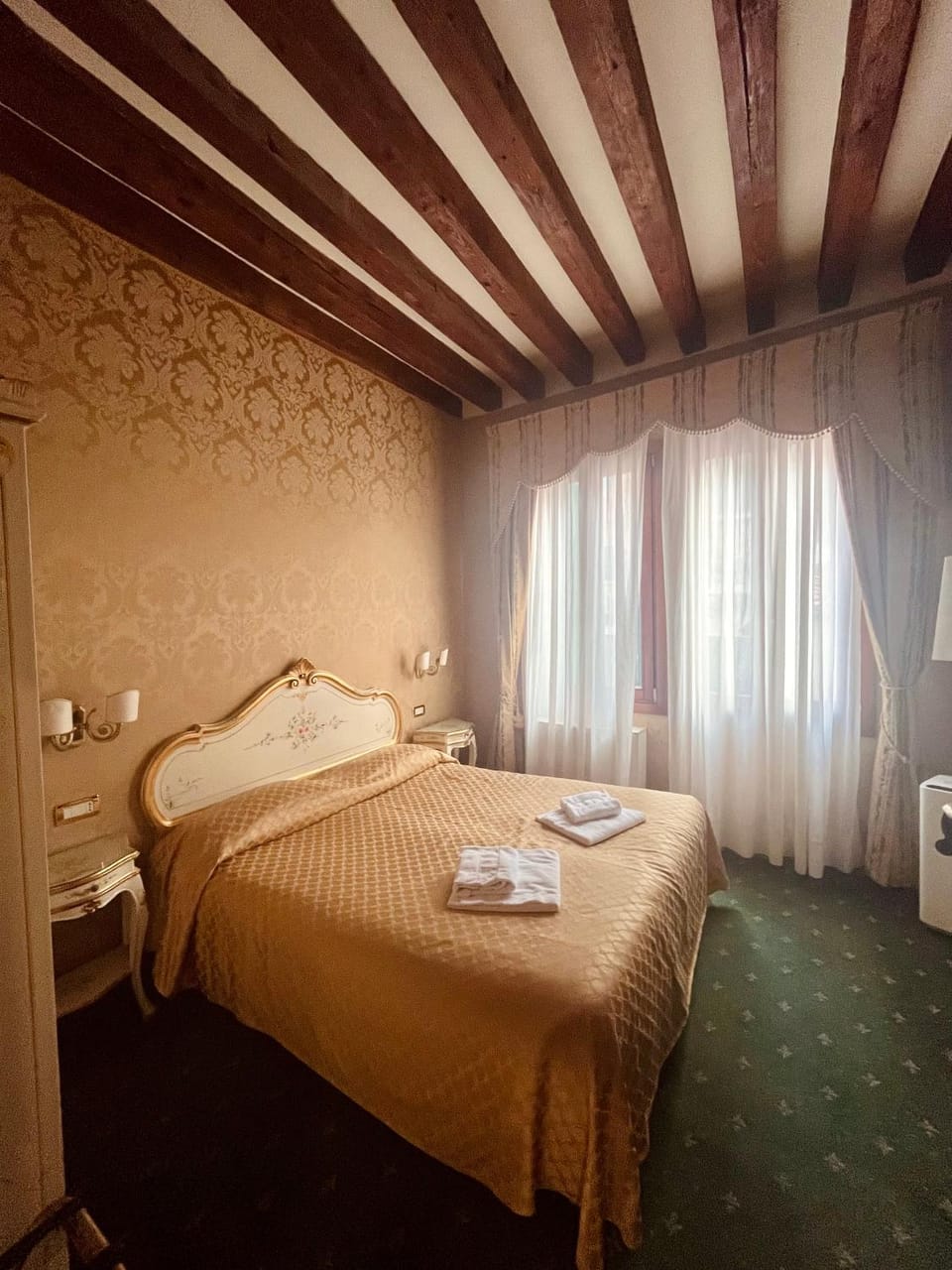 Bed, Bedroom, towels, wardrobe