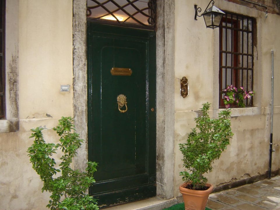 Property building, Facade/entrance