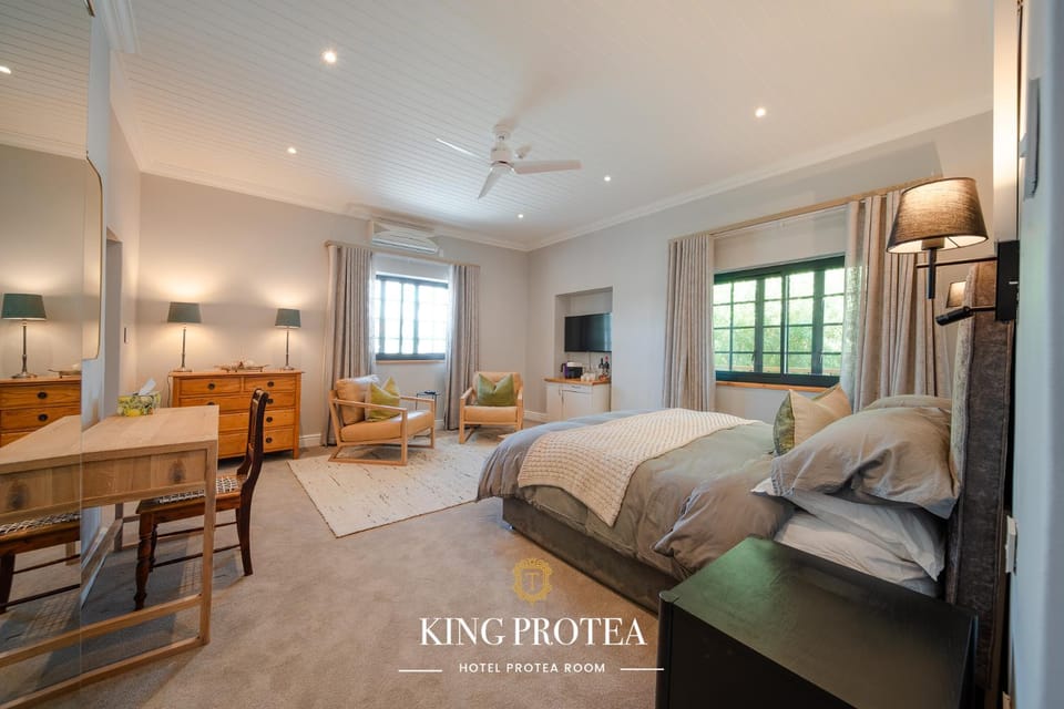 Coffee/tea facilities, Photo of the whole room, Seating area, Bedroom