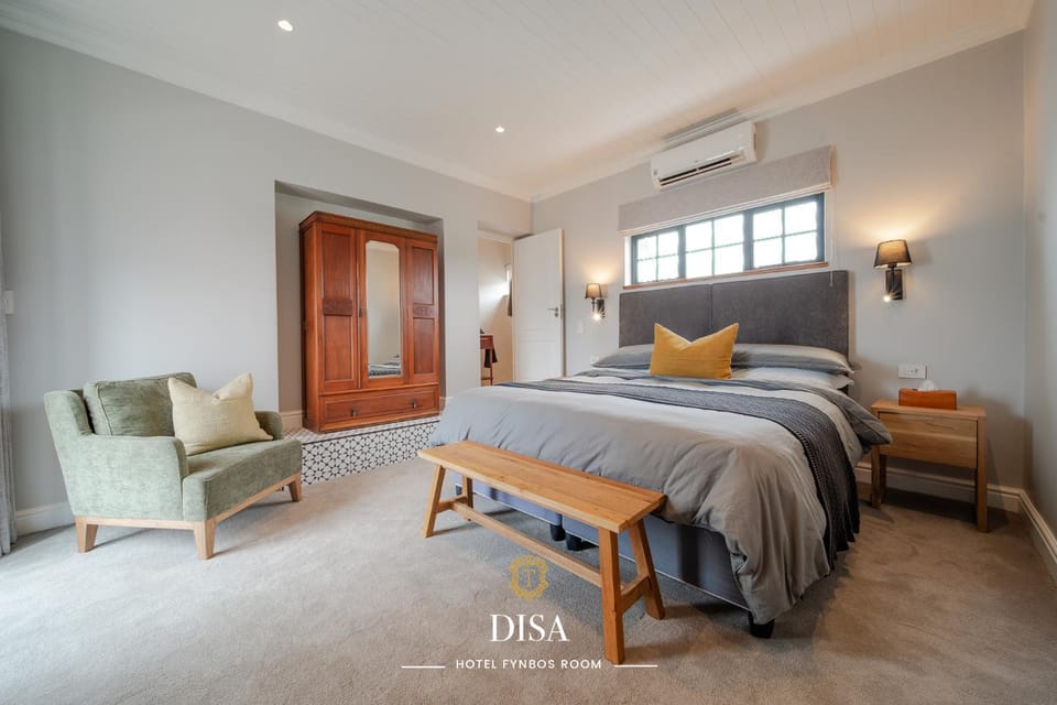 Bed, Seating area, Bedroom, wardrobe