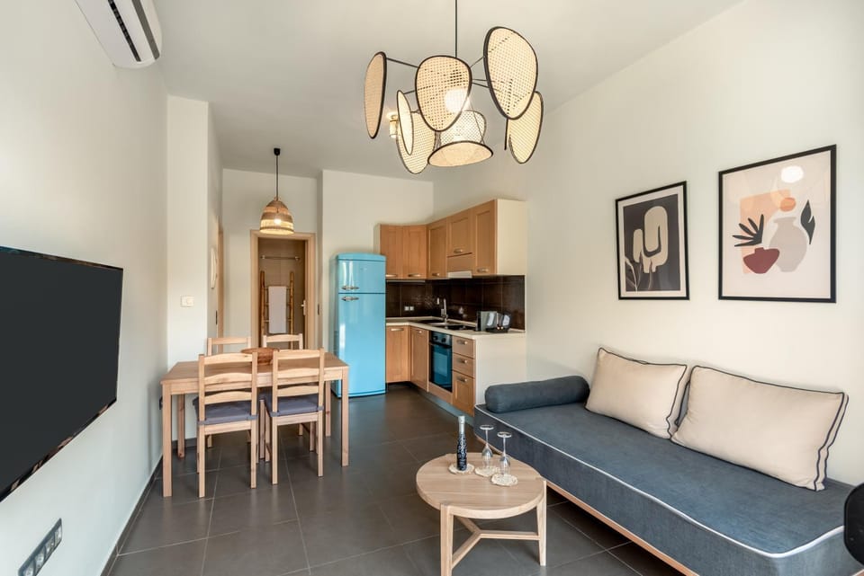 Living room, Dining area, kitchen