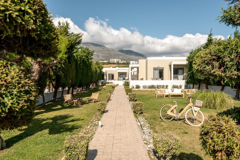 Property building, Garden, Garden, Location