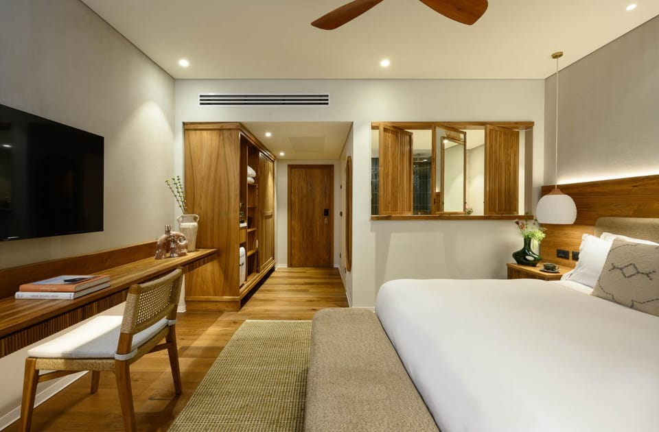 Bed, TV and multimedia, wardrobe