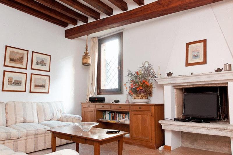 Day, Living room