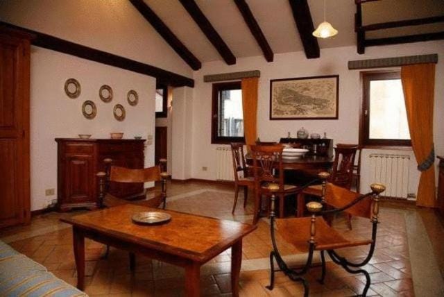 Day, Dining area