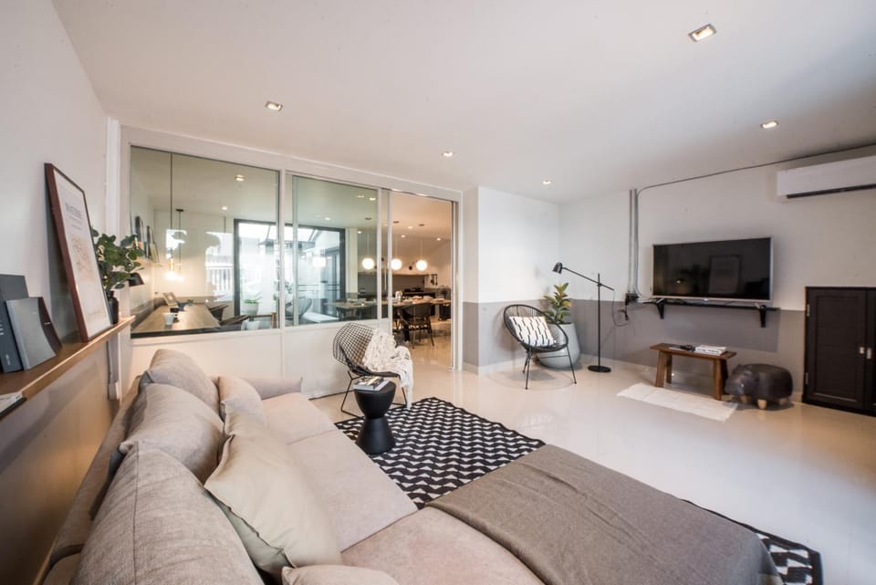 Communal lounge/ TV room, Living room, Seating area