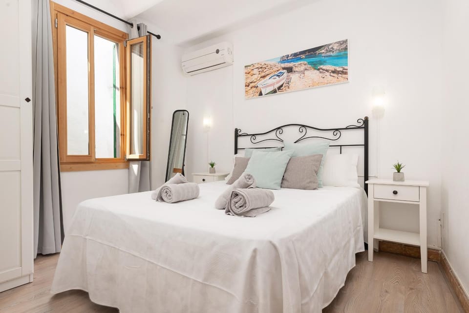 Bed, Photo of the whole room