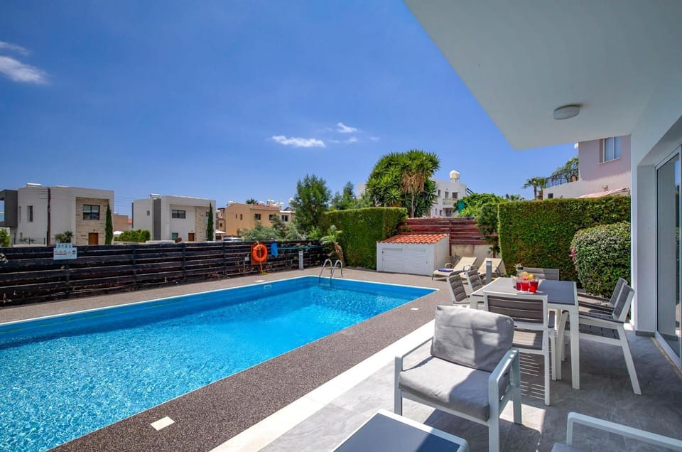 Patio, Pool view, Swimming pool, sunbed