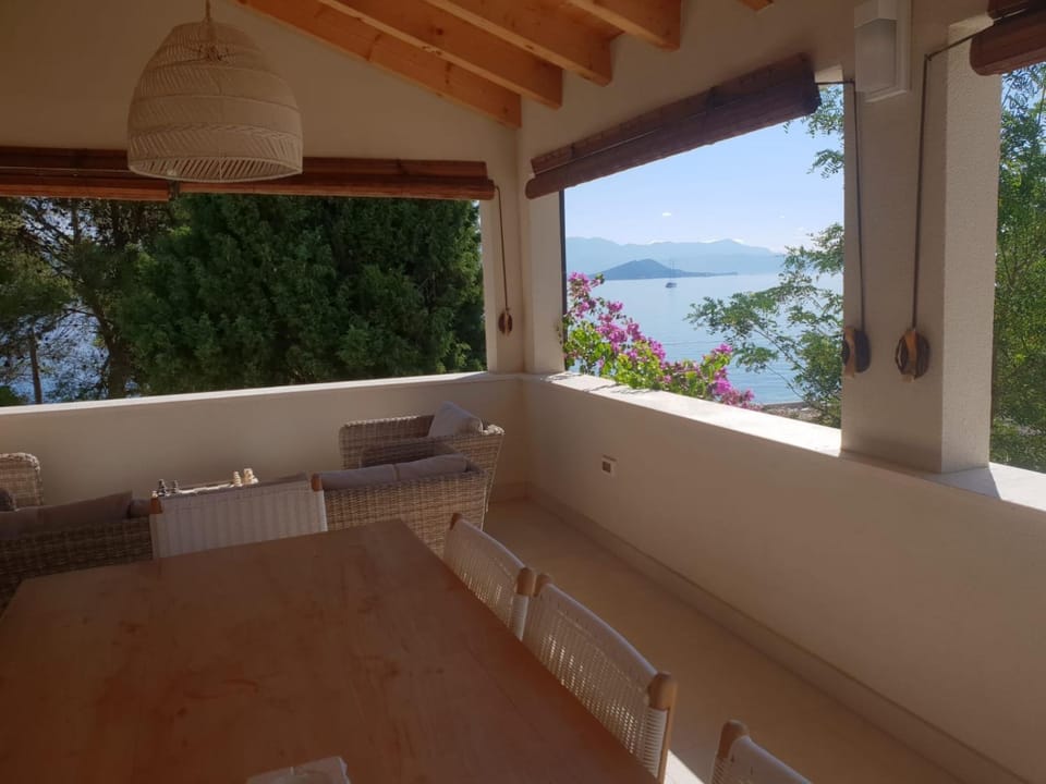 Luxury Family Beach Front Villa - SUNDAY BEACH HOUSE Villa in Šibenik-Knin County, Croatia