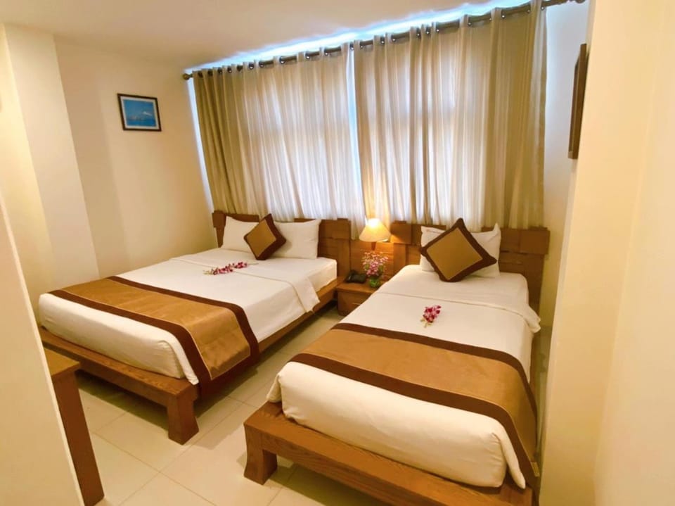 Ipeace Hotel - Bùi Viện Walking Street Hotel in Ho Chi Minh City