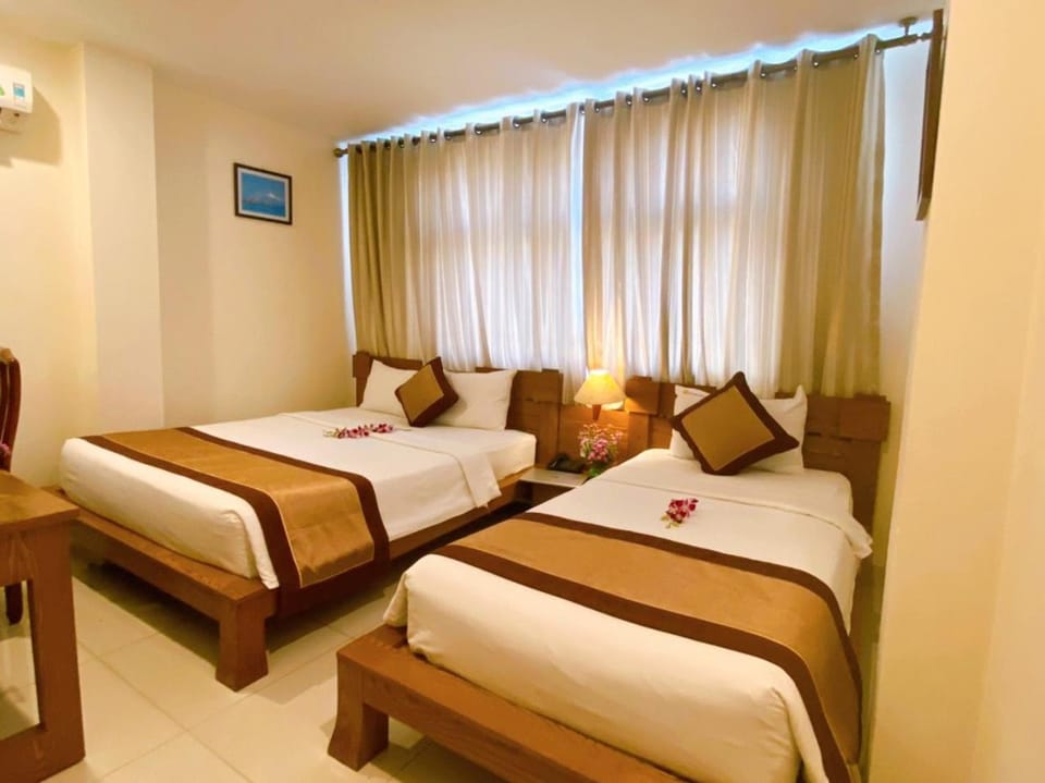 Ipeace Hotel - Bùi Viện Walking Street Hotel in Ho Chi Minh City