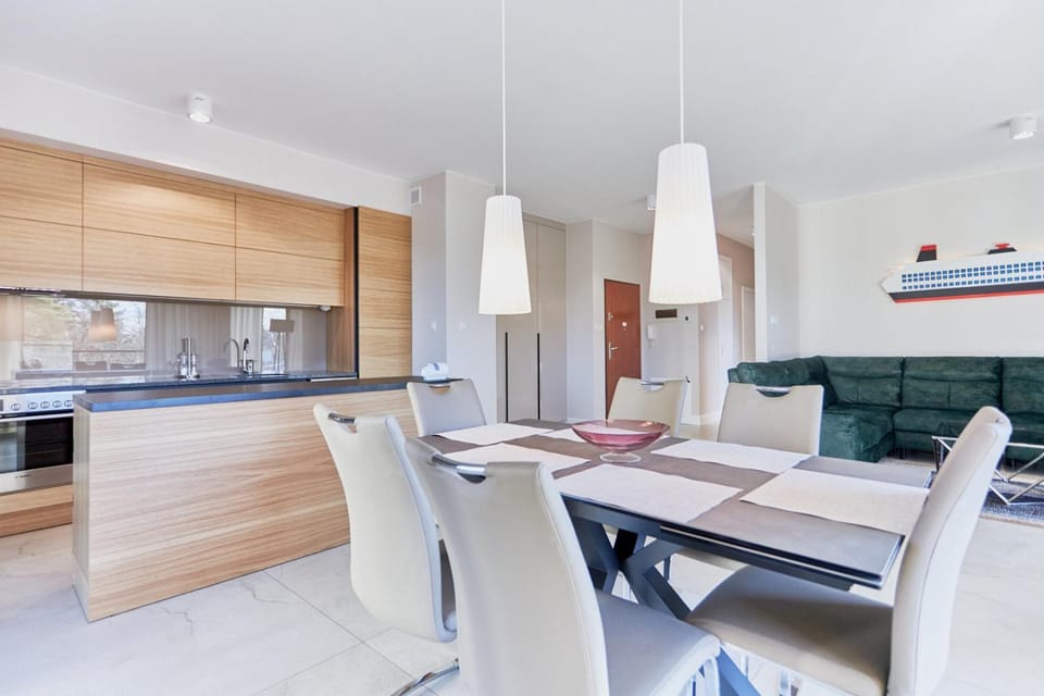 Kitchen or kitchenette, Living room, Seating area, Dining area