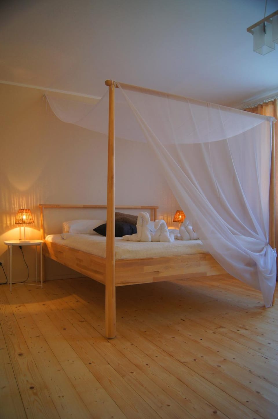 Bed, Photo of the whole room, Decorative detail, Bedroom