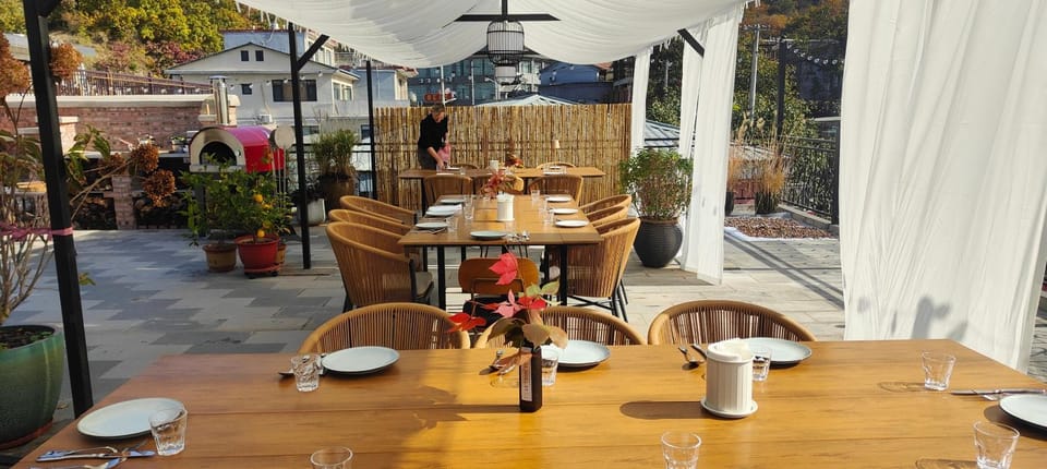 Restaurant/places to eat, Balcony/Terrace, Quiet street view