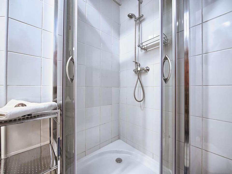 Shower, Bathroom, towels