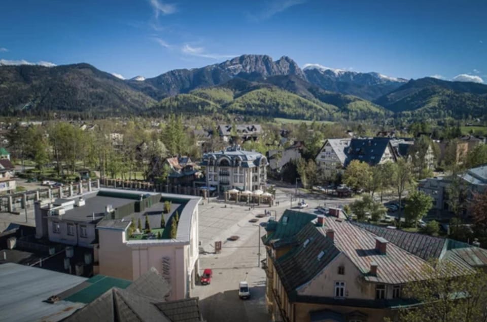 Property building, Bird's eye view, City view, Mountain view