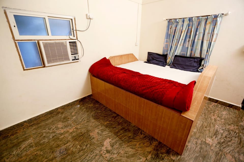 Bed, Bedroom, Garden view