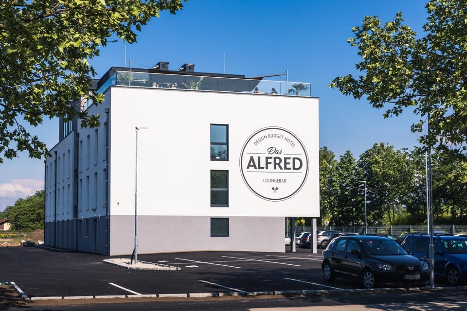 Property building, Facade/entrance