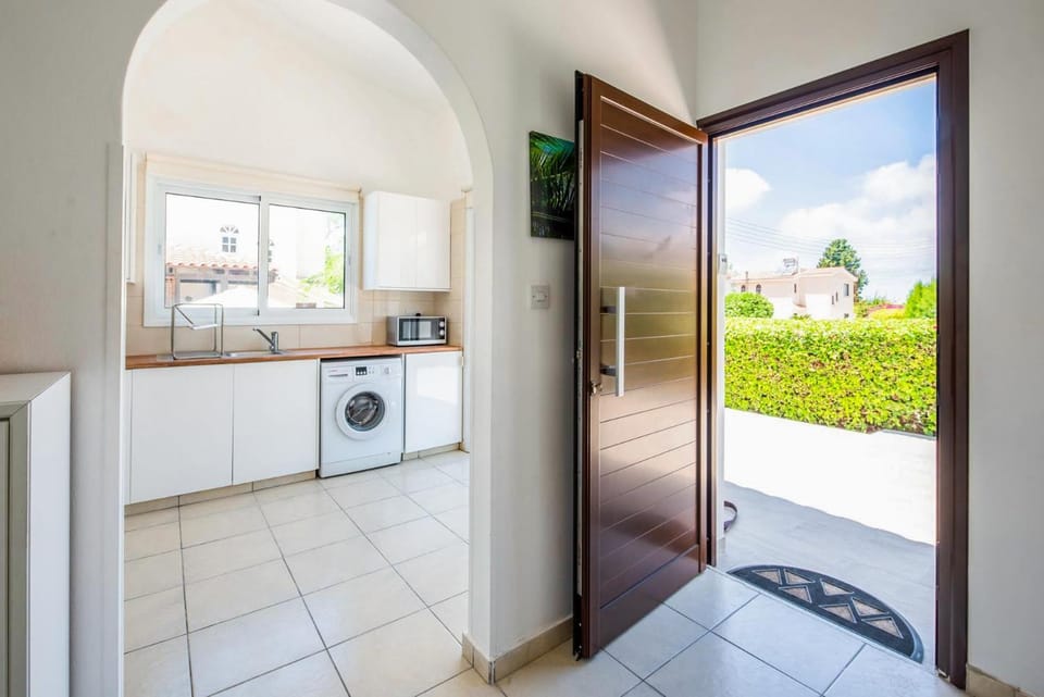 Bungalow Mikaella by Ezoria Villas Villa in Peyia
